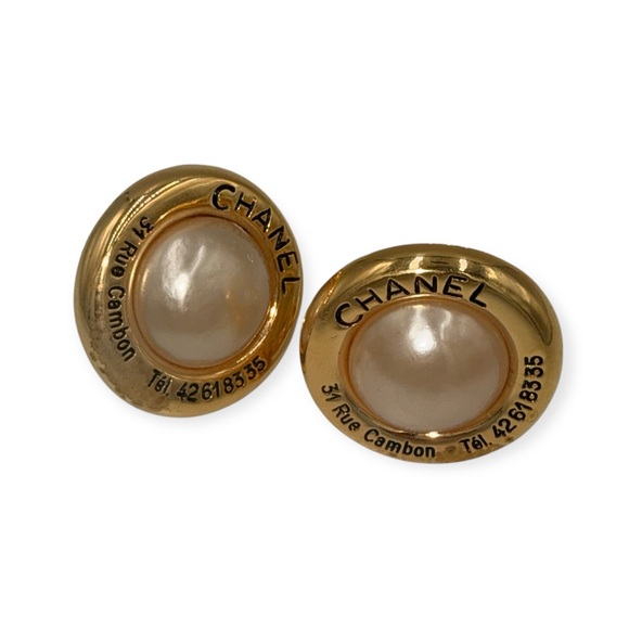 Vintage Chanel Rue Cambon Faux Pearl Clip Earrings - Picture 3 of 10